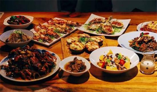 大食量比赛，小巷深处的食欲狂欢与美食探索之旅