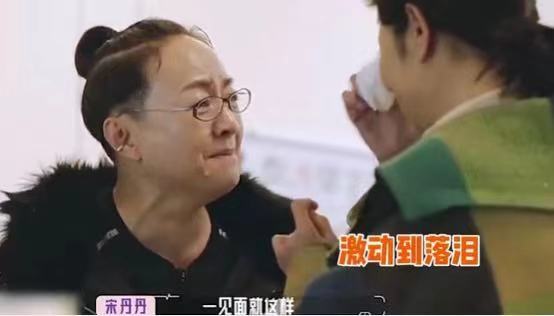 倪萍最新一期，日常小聚，情感暖意满满传递