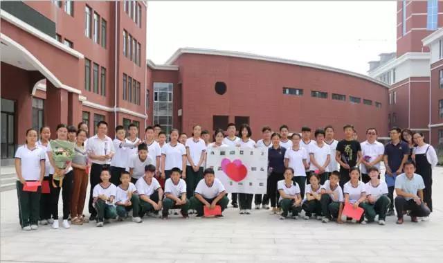 小班舞蹈的新变化，自信与成就之光闪耀舞台