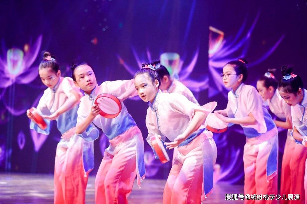 最新少儿舞蹈大赛视频，自然美景中的鼓舞之旅